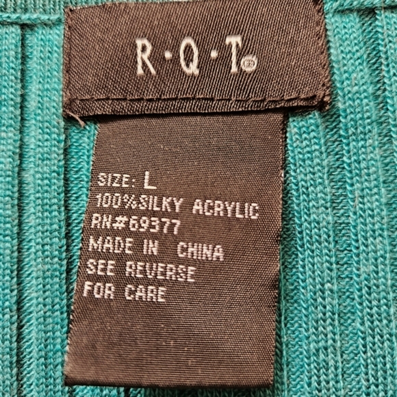 R.Q.T. blue-green knit top blouse short sleeve ribbed silvery chain adornments L - Picture 6 of 8